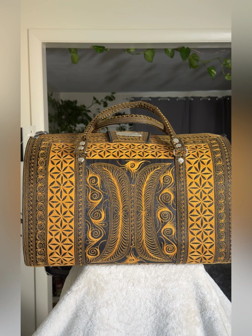 New BANDA BAGS Kayu Weekender Bag Embroidered Large Duffle Carry On Travel NWOT